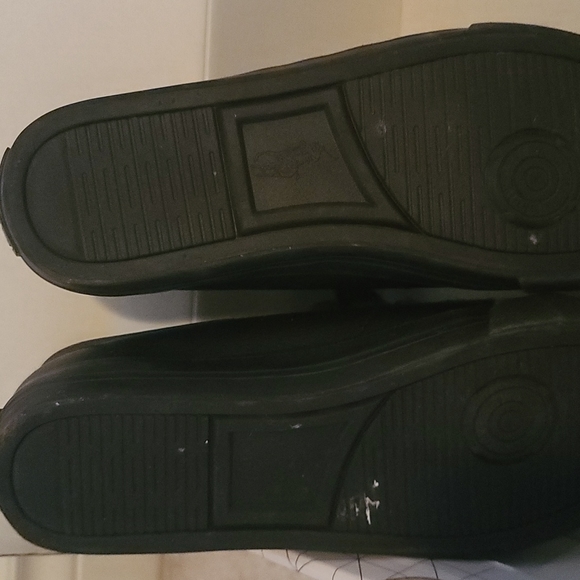 Shoe - Picture 3 of 3